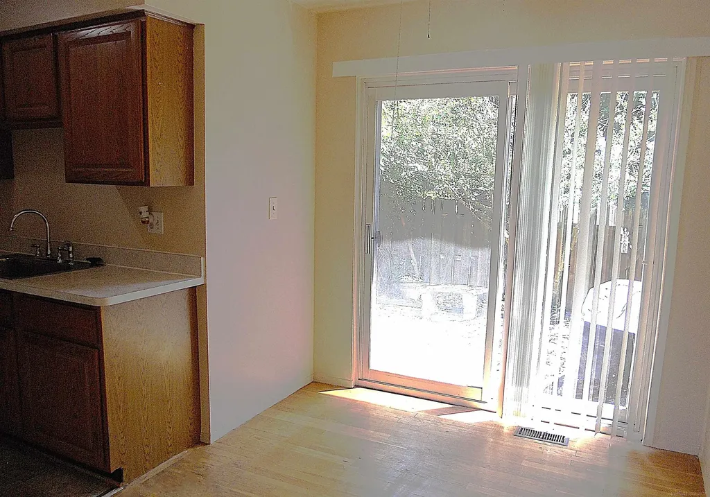 8192 Farnum Avenue Warren City MI 48093