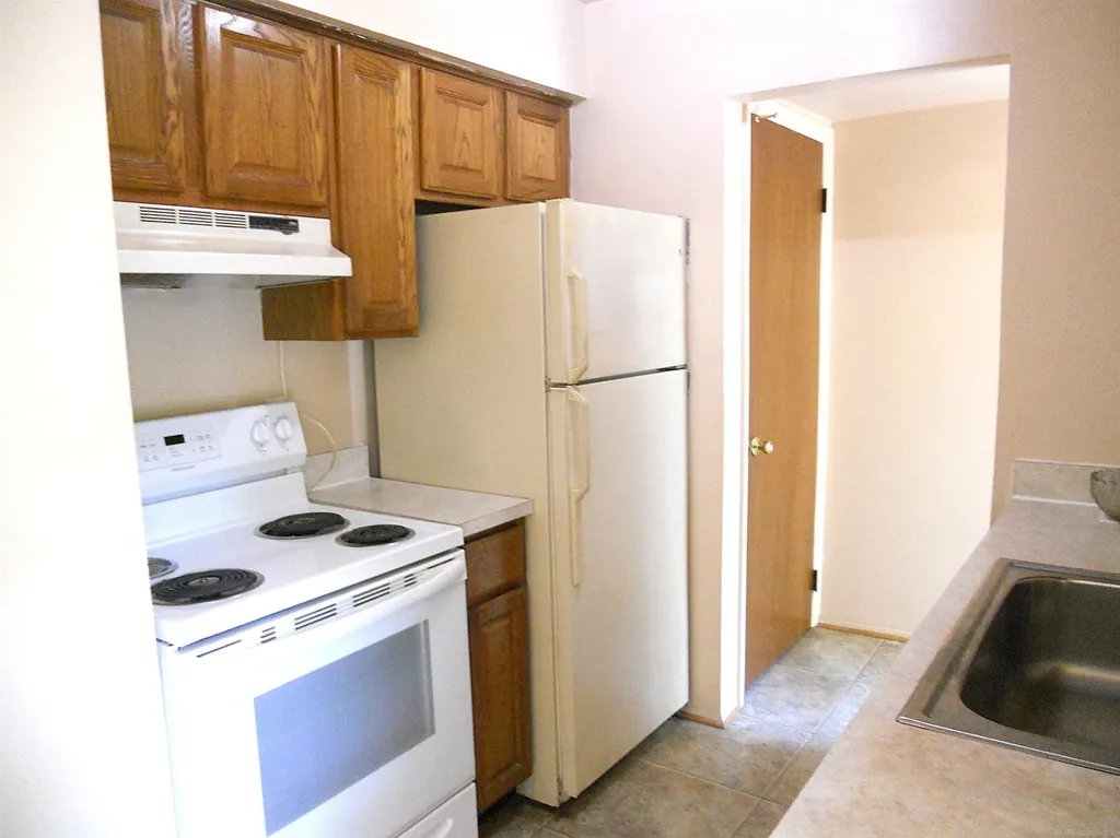 8192 Farnum Avenue Warren City MI 48093