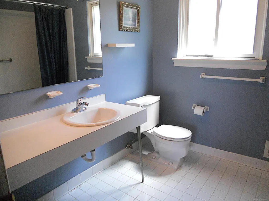 8192 Farnum Avenue Warren City MI 48093