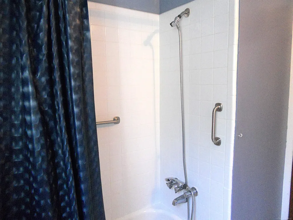 8192 Farnum Avenue Warren City MI 48093