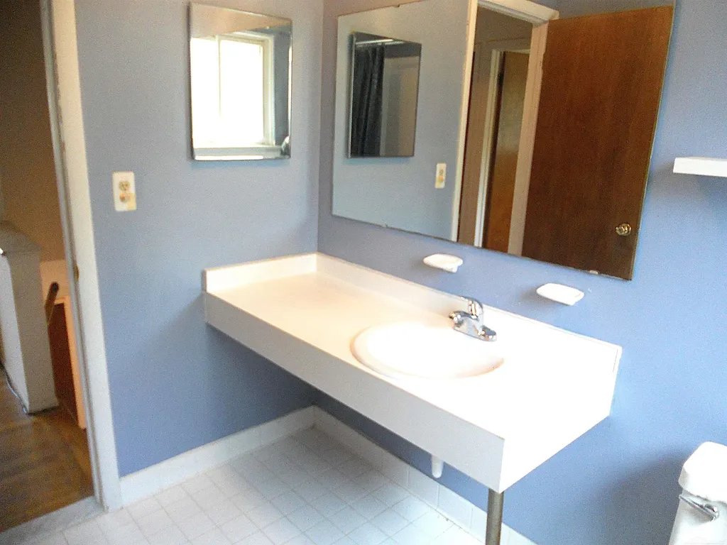 8192 Farnum Avenue Warren City MI 48093