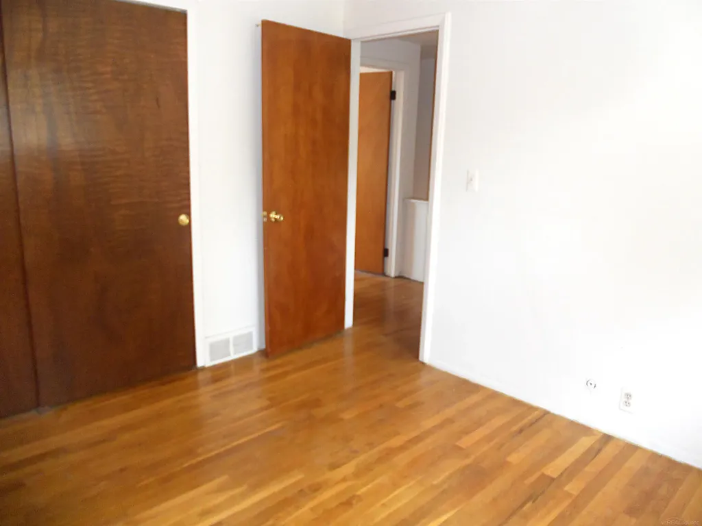8192 Farnum Avenue Warren City MI 48093