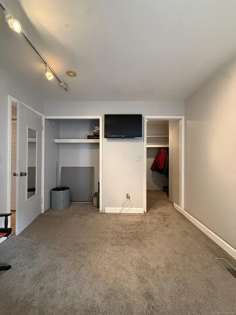 27 Dickinson Unit E Street Mt. Clemens City MI 48043