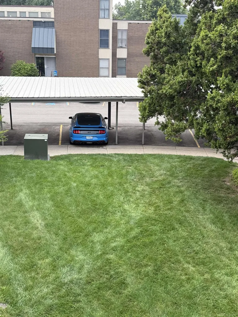 27 Dickinson Unit E Street Mt. Clemens City MI 48043