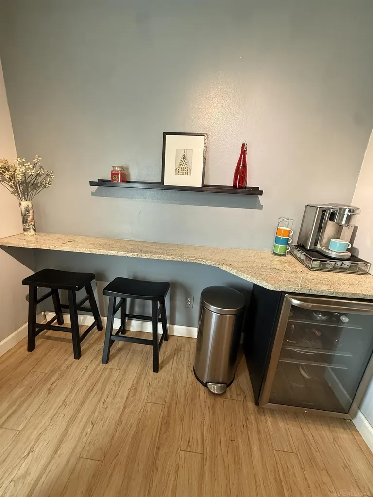 27 Dickinson Unit E Street Mt. Clemens City MI 48043