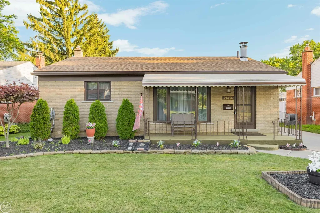 21436 Parkway Street St. Clair Shores City MI 48082