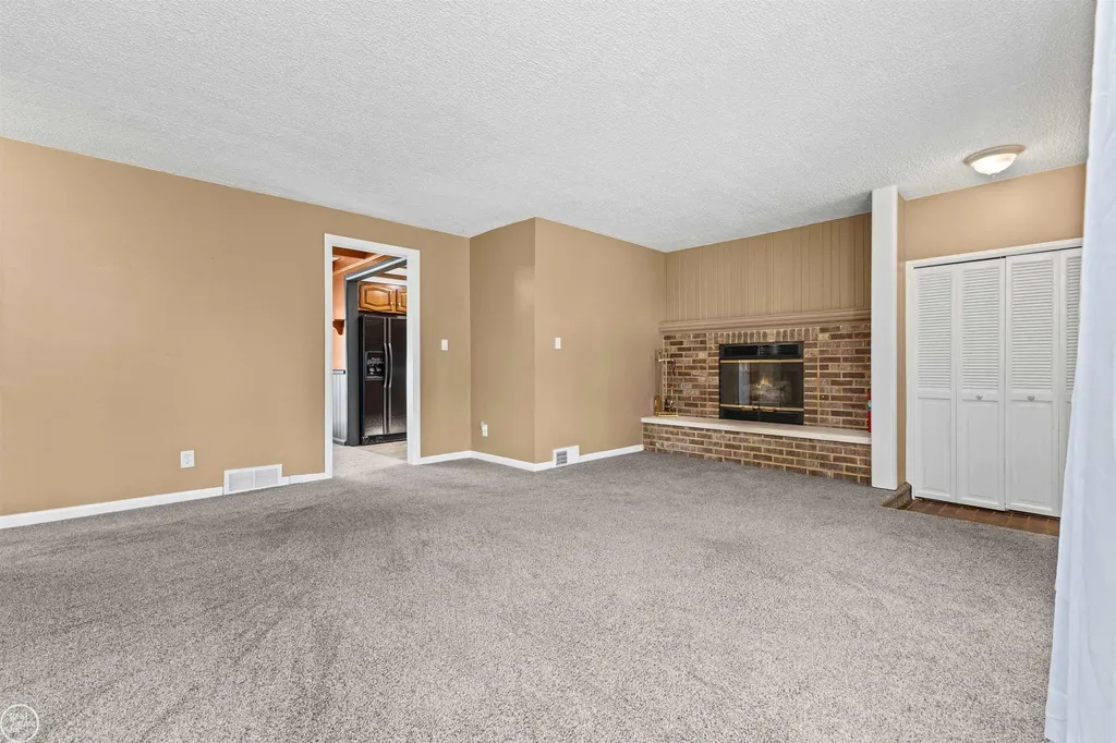 21436 Parkway Street St. Clair Shores City MI 48082