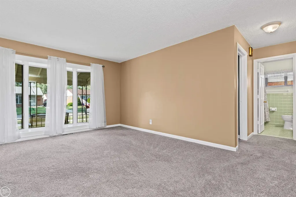 21436 Parkway Street St. Clair Shores City MI 48082
