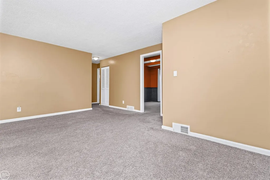 21436 Parkway Street St. Clair Shores City MI 48082