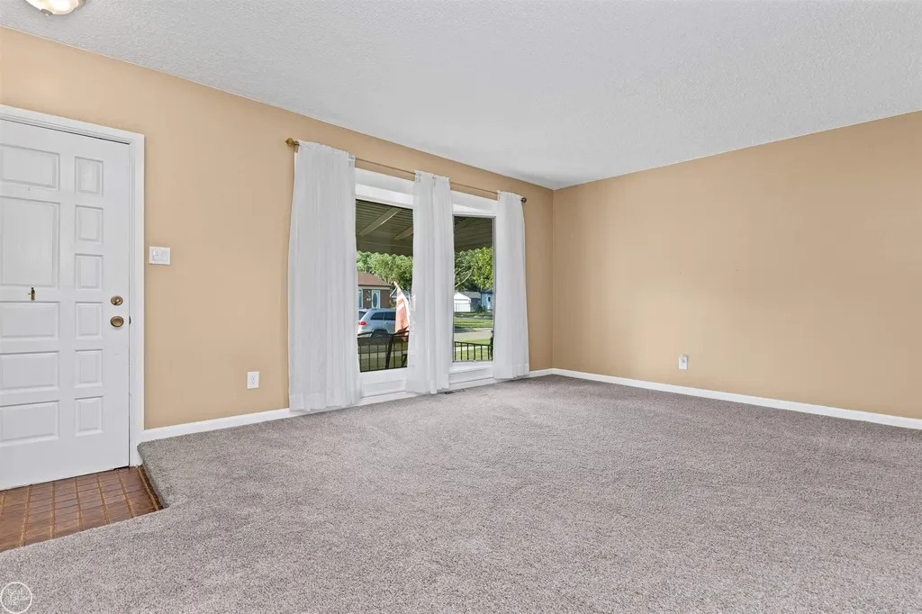 21436 Parkway Street St. Clair Shores City MI 48082