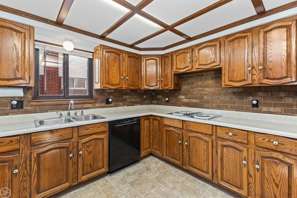 21436 Parkway Street St. Clair Shores City MI 48082