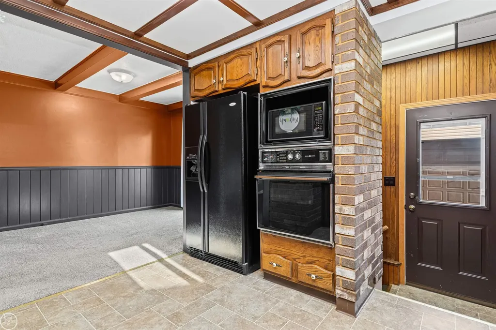 21436 Parkway Street St. Clair Shores City MI 48082