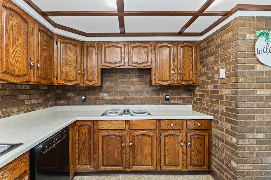21436 Parkway Street St. Clair Shores City MI 48082