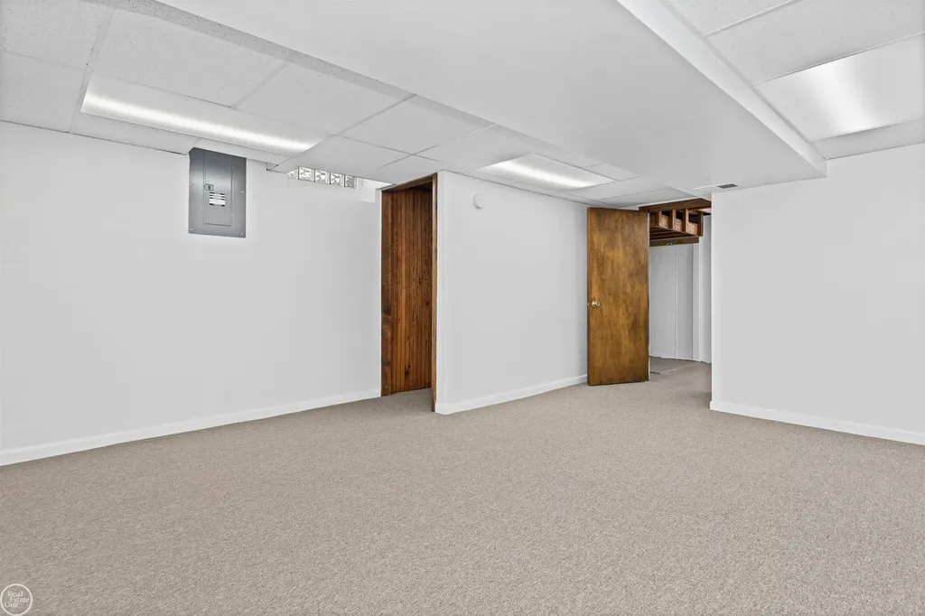 21436 Parkway Street St. Clair Shores City MI 48082