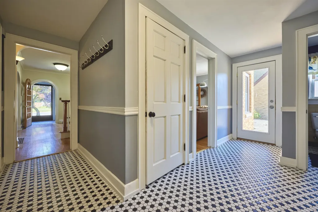 2345 Plainfield NE Avenue Grand Rapids City MI 49505