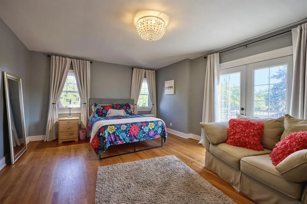 2345 Plainfield NE Avenue Grand Rapids City MI 49505