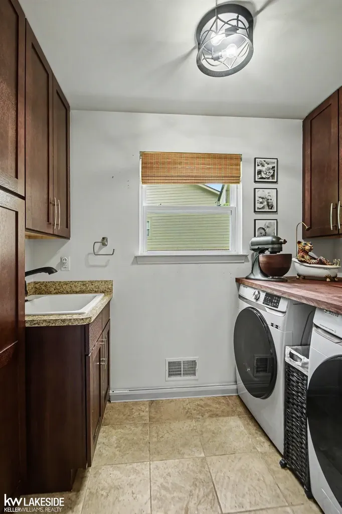 851 Snyder Street Oxford Charter Township MI 48371