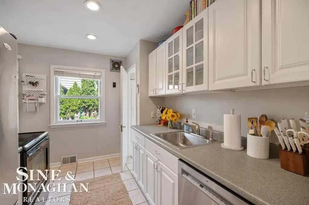 430 Touraine Road Grosse Pointe Farms City MI 48236