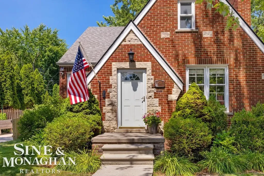 430 Touraine Road Grosse Pointe Farms City MI 48236