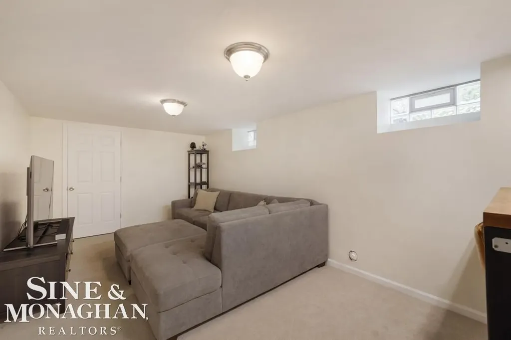 430 Touraine Road Grosse Pointe Farms City MI 48236