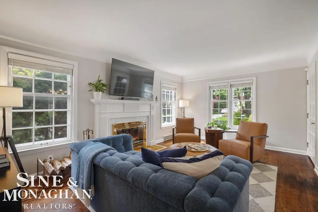 430 Touraine Road Grosse Pointe Farms City MI 48236