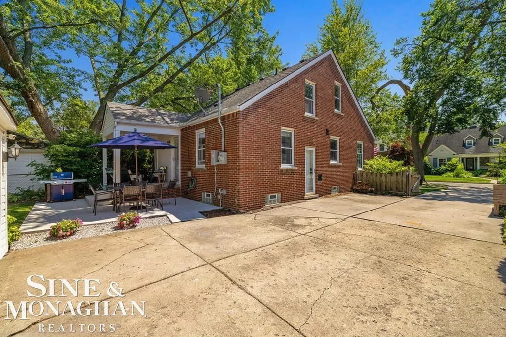 430 Touraine Road Grosse Pointe Farms City MI 48236