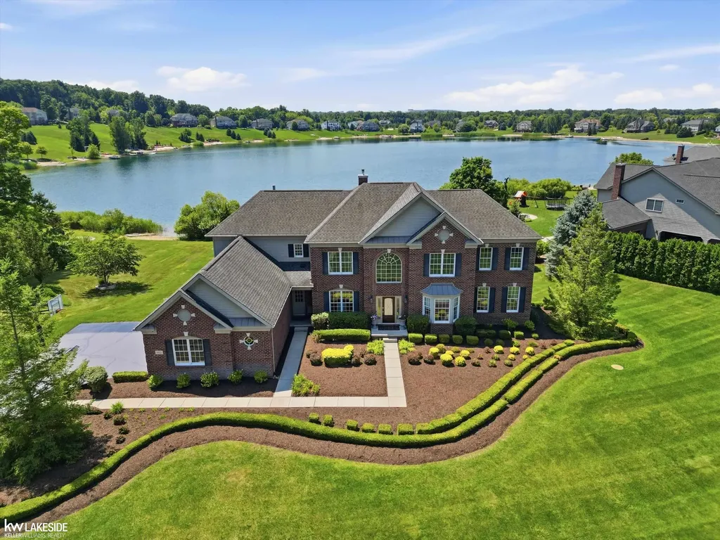 1622 Hunters Lake Drive Milford Village MI 48380