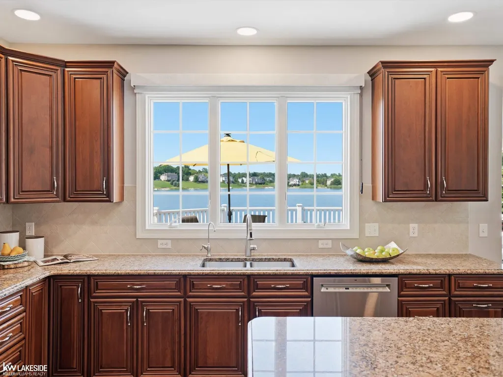 1622 Hunters Lake Drive Milford Village MI 48380