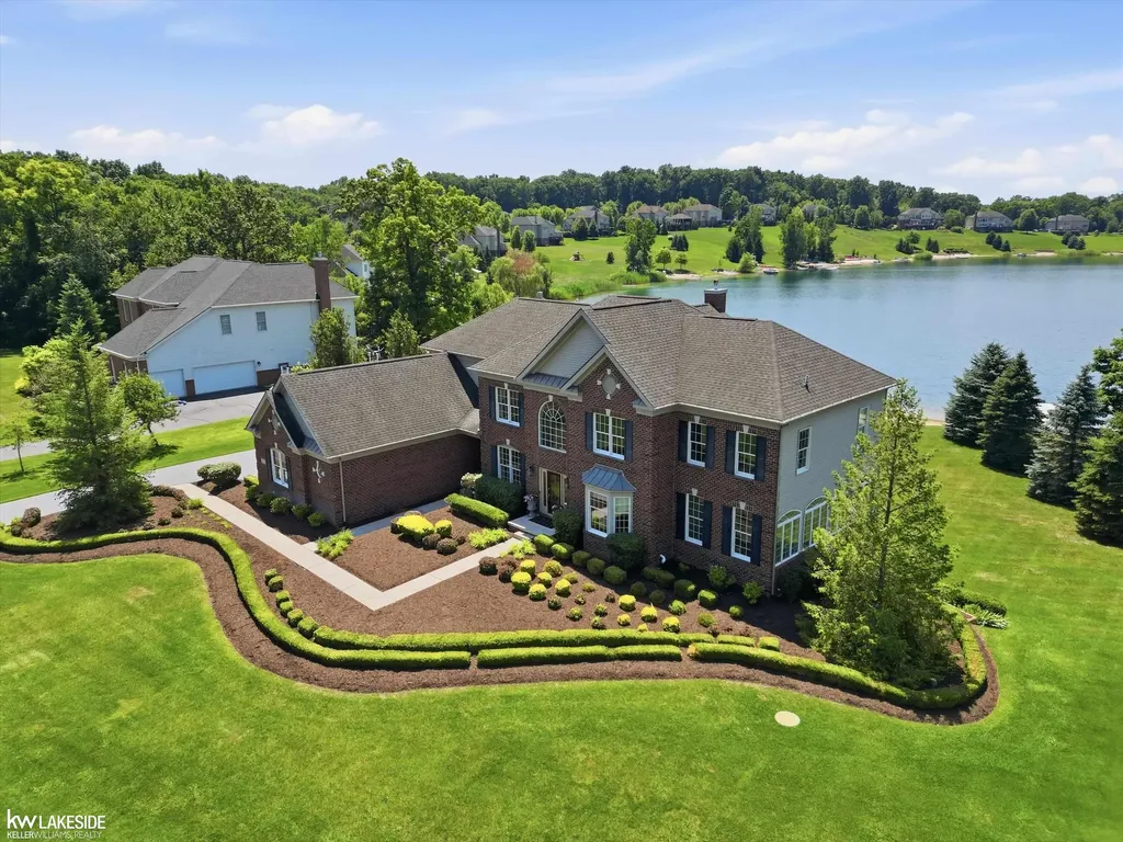 1622 Hunters Lake Drive Milford Village MI 48380