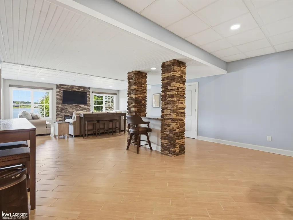 1622 Hunters Lake Drive Milford Village MI 48380