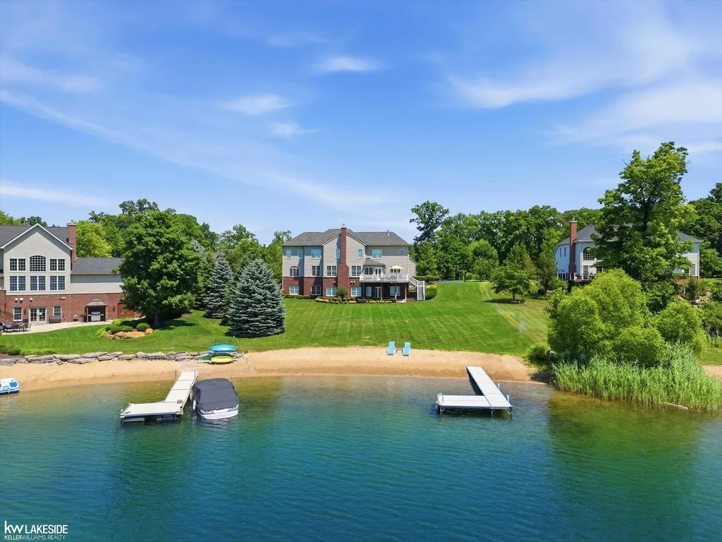 1622 Hunters Lake Drive Milford Village MI 48380