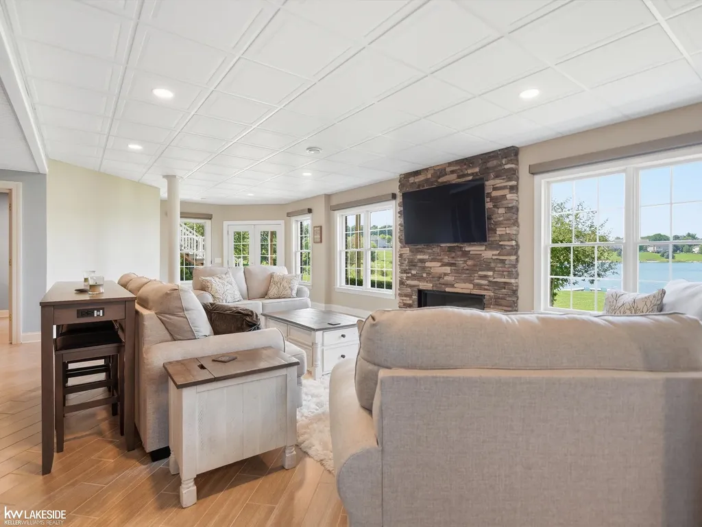 1622 Hunters Lake Drive Milford Village MI 48380