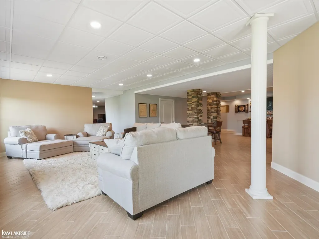 1622 Hunters Lake Drive Milford Village MI 48380