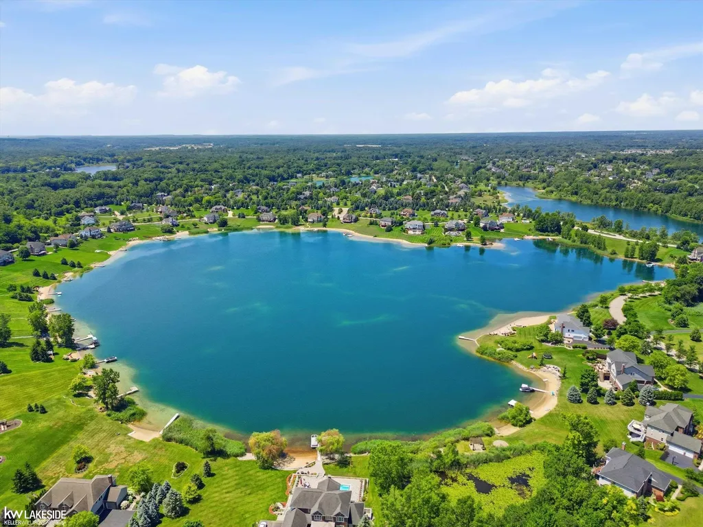 1622 Hunters Lake Drive Milford Village MI 48380