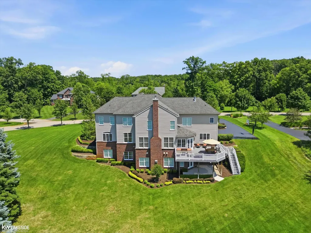 1622 Hunters Lake Drive Milford Village MI 48380