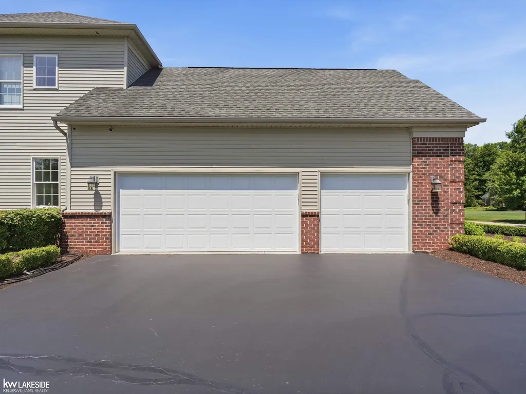 1622 Hunters Lake Drive Milford Village MI 48380