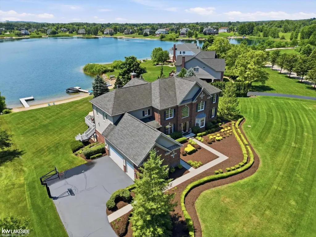 1622 Hunters Lake Drive Milford Village MI 48380