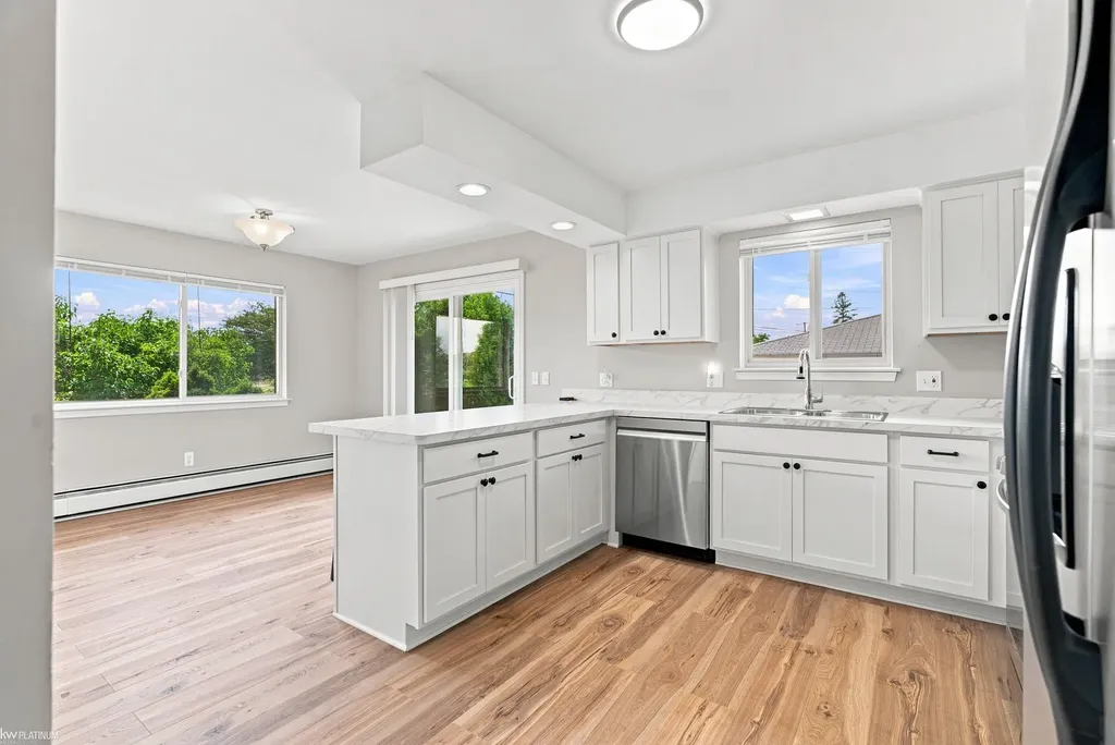 19580 Glenn Street Roseville City MI 48066