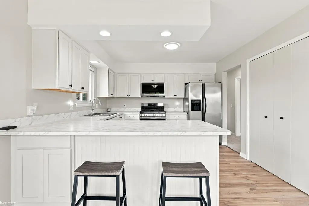19580 Glenn Street Roseville City MI 48066