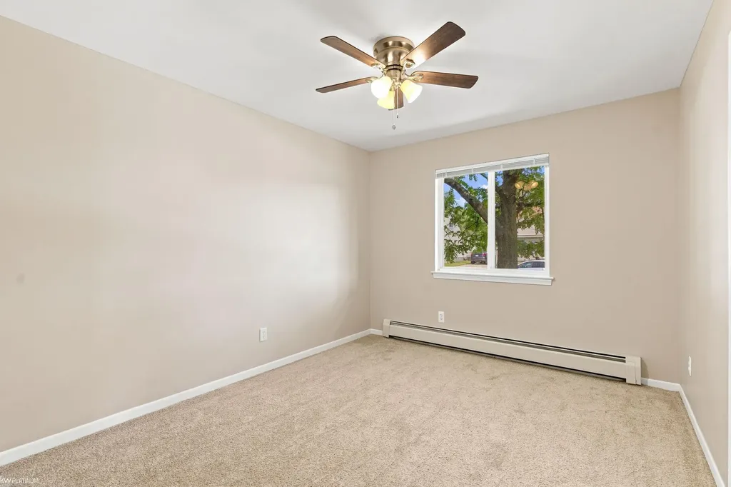 19580 Glenn Street Roseville City MI 48066