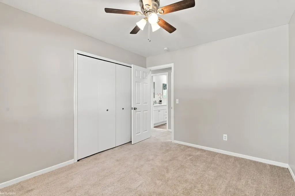 19580 Glenn Street Roseville City MI 48066