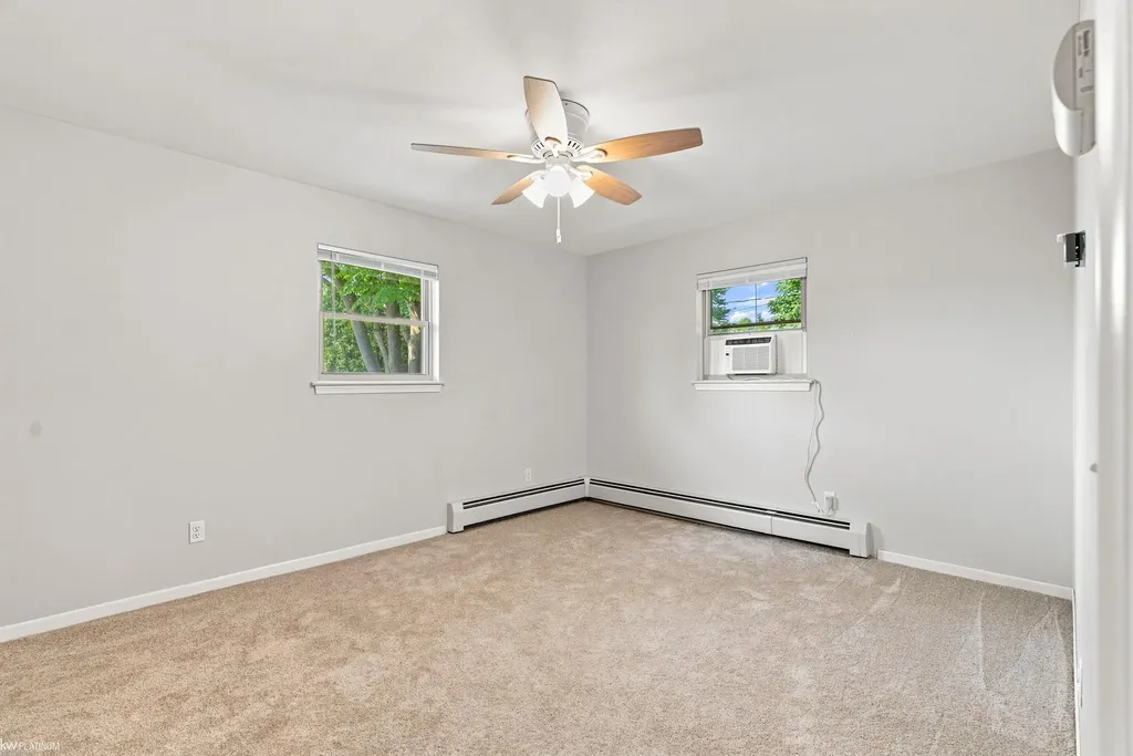 19580 Glenn Street Roseville City MI 48066