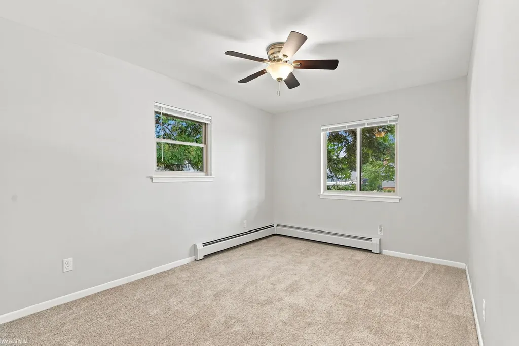 19580 Glenn Street Roseville City MI 48066