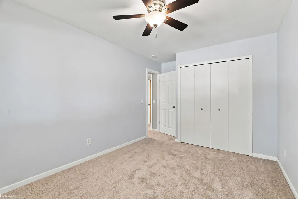 19580 Glenn Street Roseville City MI 48066