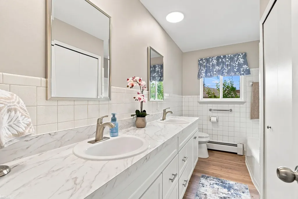 19580 Glenn Street Roseville City MI 48066