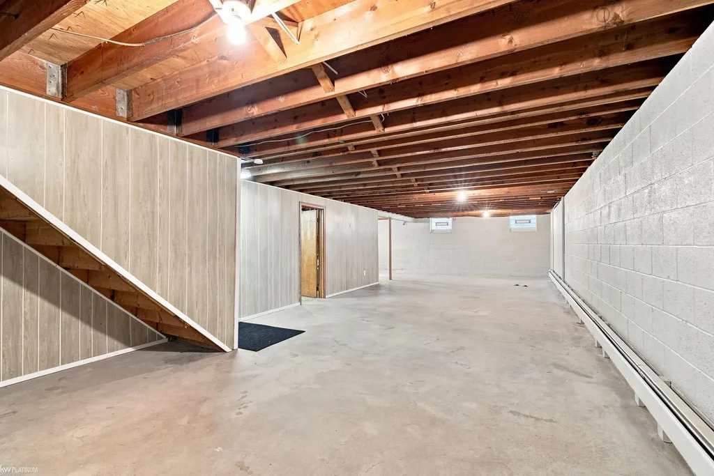 19580 Glenn Street Roseville City MI 48066