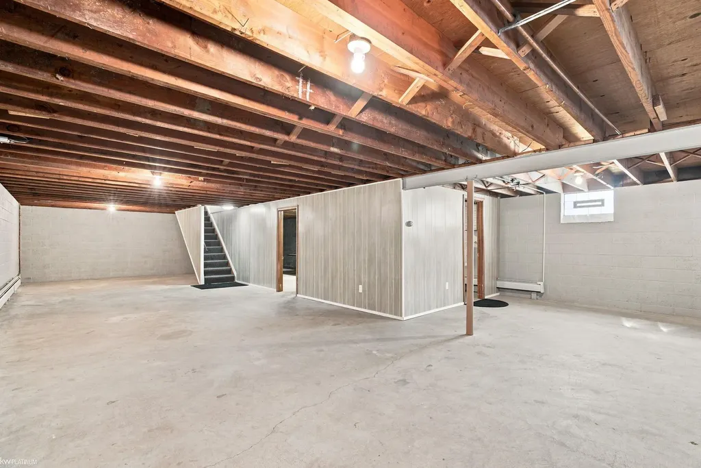 19580 Glenn Street Roseville City MI 48066