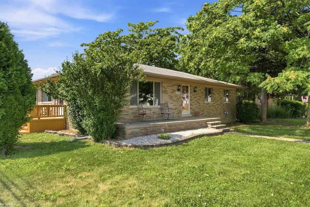 19580 Glenn Street Roseville City MI 48066