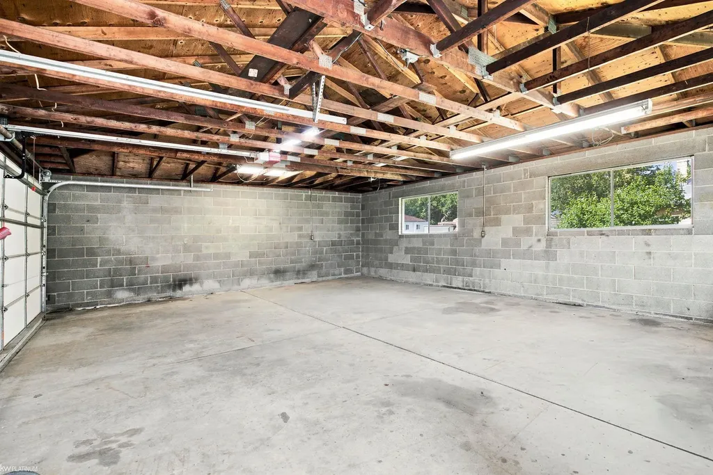 19580 Glenn Street Roseville City MI 48066