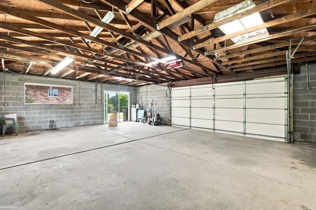 19580 Glenn Street Roseville City MI 48066